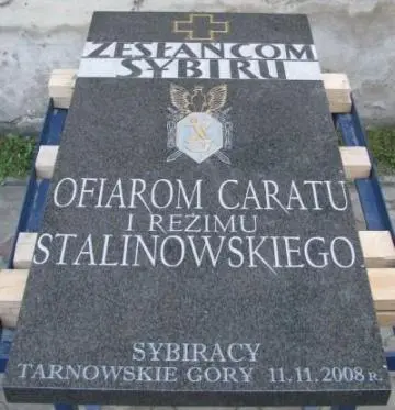  Zesłancom Sybiru	Tablica poświęcona Ofiarom Caratu i Reżimu Stalinowskiego.
                                    