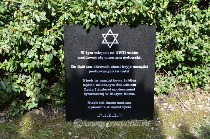  Tablica upamiętniająca Cmentarz Żydowski w Białym Borze