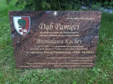  Dąb pamięci posadzony dla upamiętnienia aspiranta policji Bronisława Kuchty