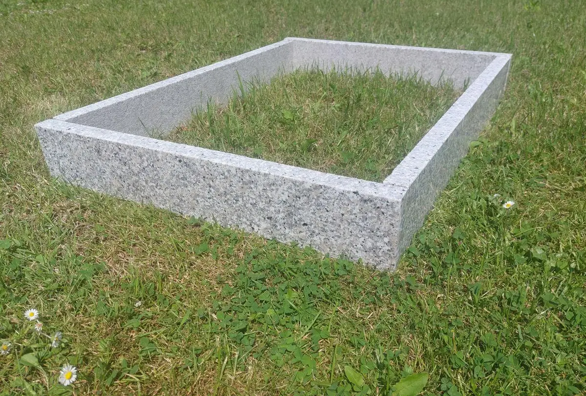 Mała Granitowa rama, granitowe obrzeże na cmentarz dla zwierząt