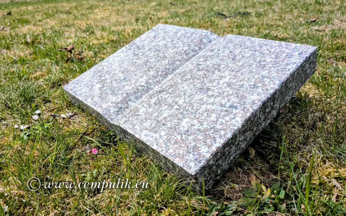 Książka granitowa nagrobna z jasnobrązowego granitu – personalizowany napis