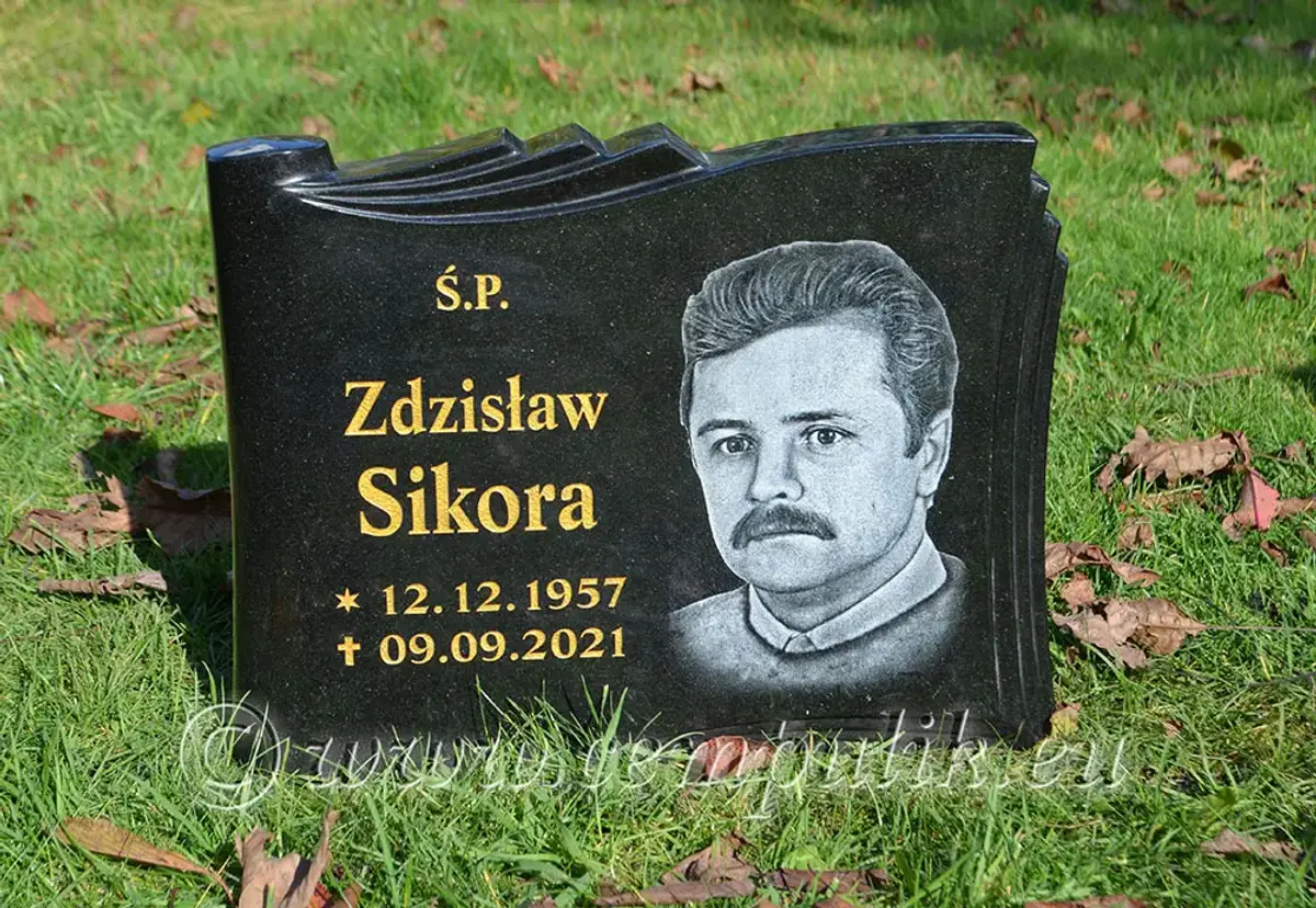 Memorial Papyrus with Portrait 45x35cm | Black Granite