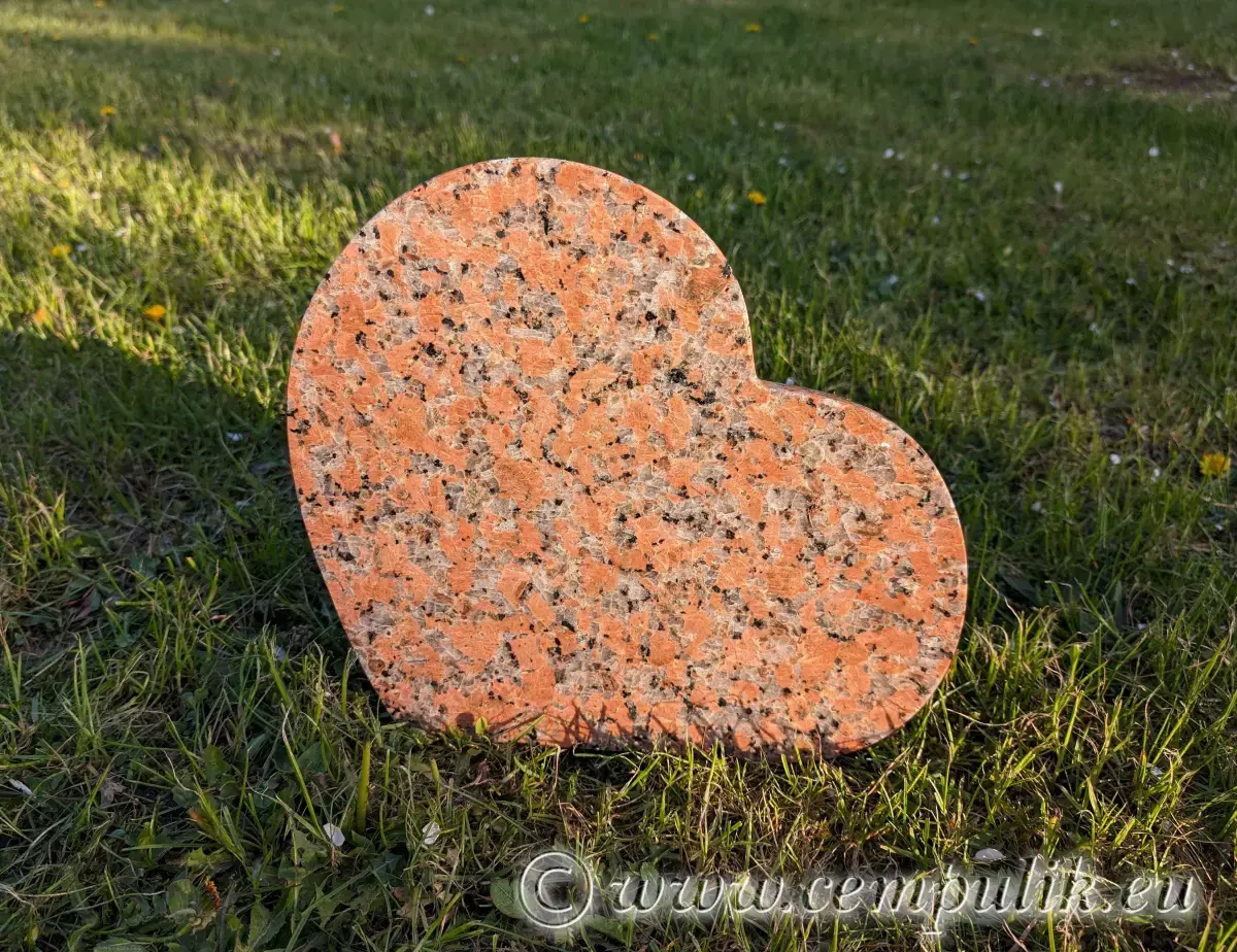 Serce Granitowe na Podstawce (Model 6) — Trwałe Upamiętnienie