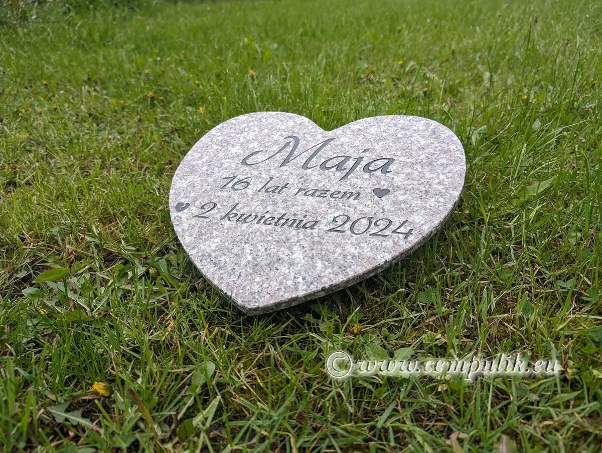 Brown-Toned Granite Heart – A Lasting Tribute to Your Pet