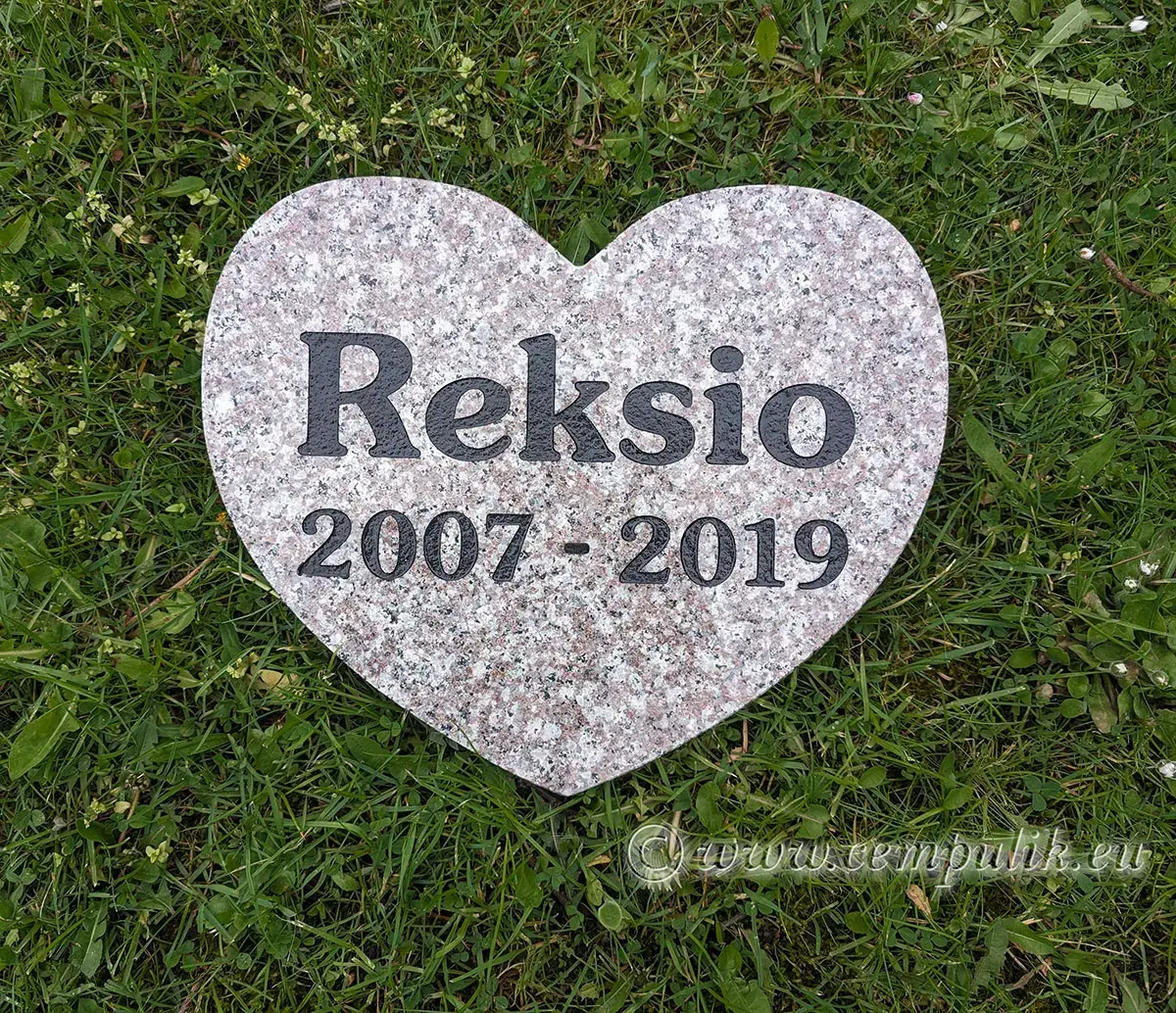 Brown-Toned Granite Heart – A Lasting Tribute to Your Pet