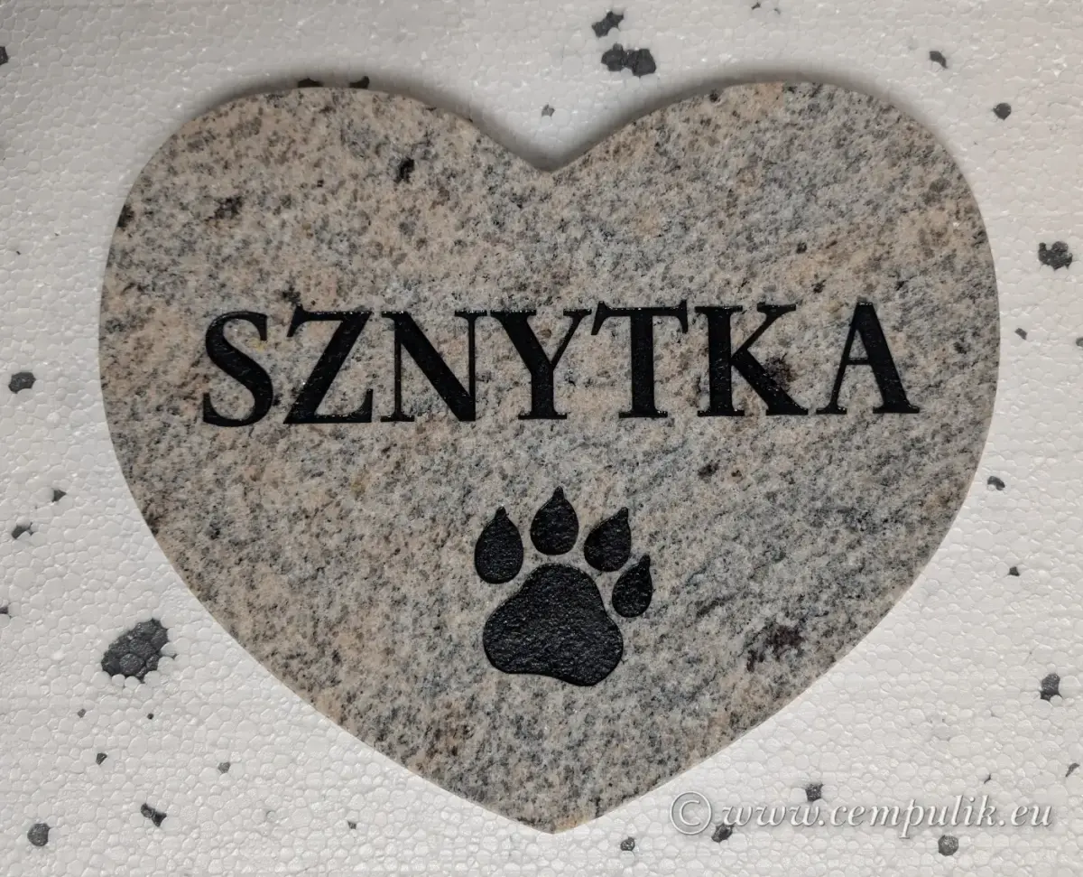 Serce Granitowe na Nagrobek (Kremowe) — Personalizowana Pamiątka