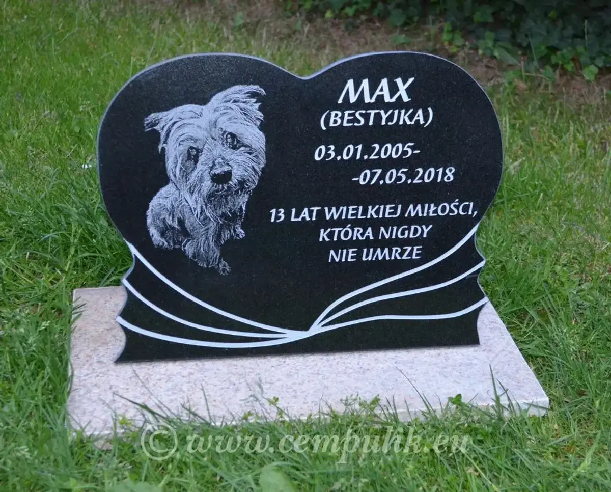 Serce ze Wstęgami na Pomnik — Granitowe Serce z Grawerem Diamentowym