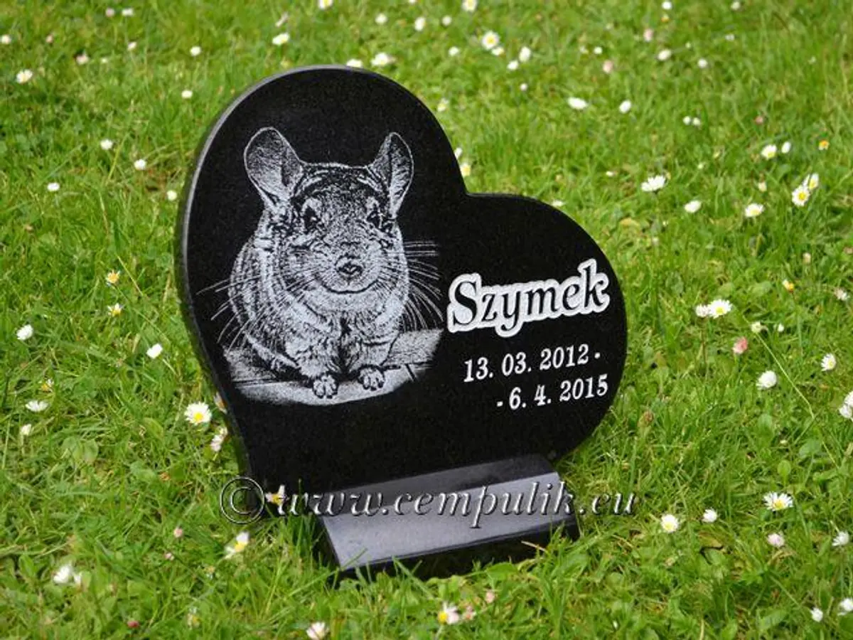 Małe pochylone serce z napisem i wizerunkiem