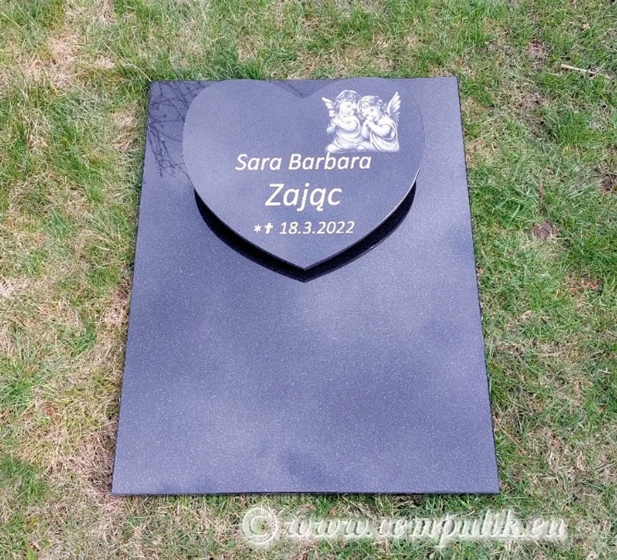 Nagrobek Urnowy lub Nagrobek dla Dziecka – Elegancki i Trwały
