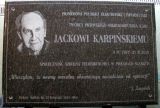 Tablica pamiątkowa upamiętniająca Jacka Karpińskiego