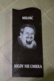 Zdjęcie na książce granitowej