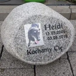 Grawer na płycie granitowej