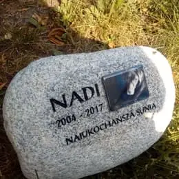 Grawer na płycie granitowej