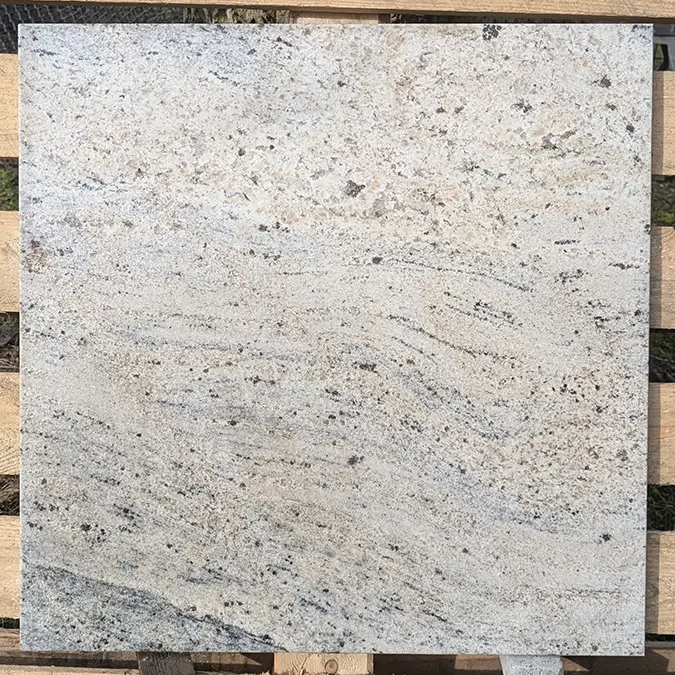 Szarobrązowa próbka granitu nagrobnego