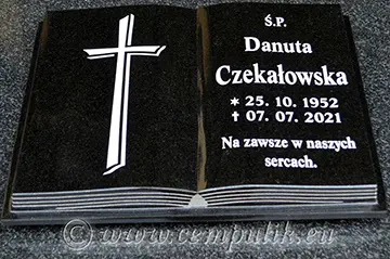 Książka granitowa z napisem wzorowanym na istniejącym nagrobku