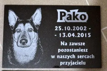 Księga granitowa dla jednej zmarłej osoby z krzyżem