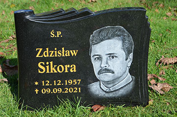 Grawer wykonany na tablicy w kształcie książki