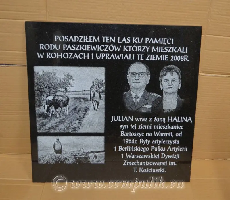 Tablica upamiętniająca posadzenie lasu