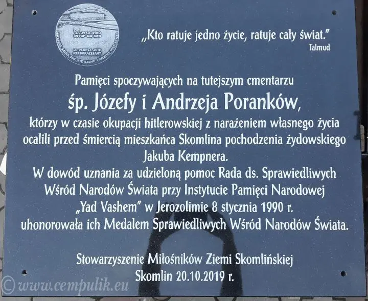  Tablica pamiątkowa sprawiedliwych