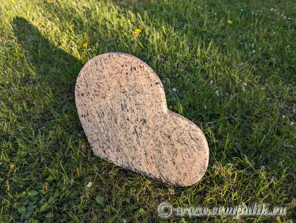 Tilted Heart-Shaped Pet Memorial — Warm Granite (Granite3)