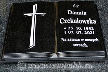 Czarna księga cmentarna z napisem