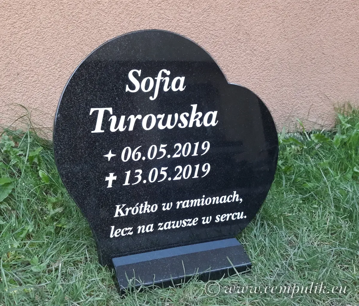 Srdce na Náhrobek s Gravírovaným Portrétem – Trvanlivost a Vzpomínka