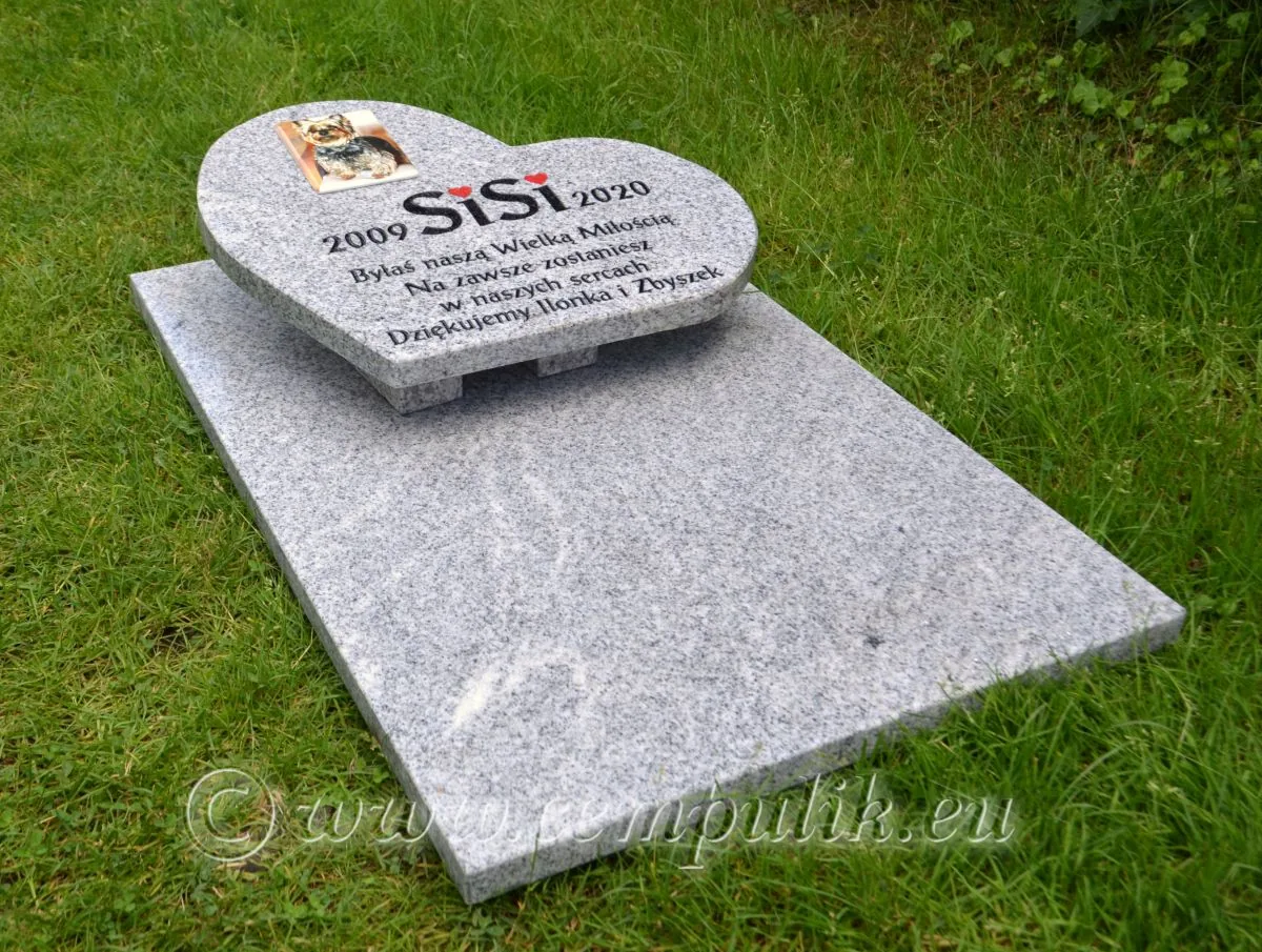 Large Pet Gravestone – Granite Heart with Base