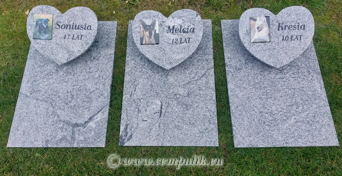 Large Pet Gravestone – Granite Heart with Base