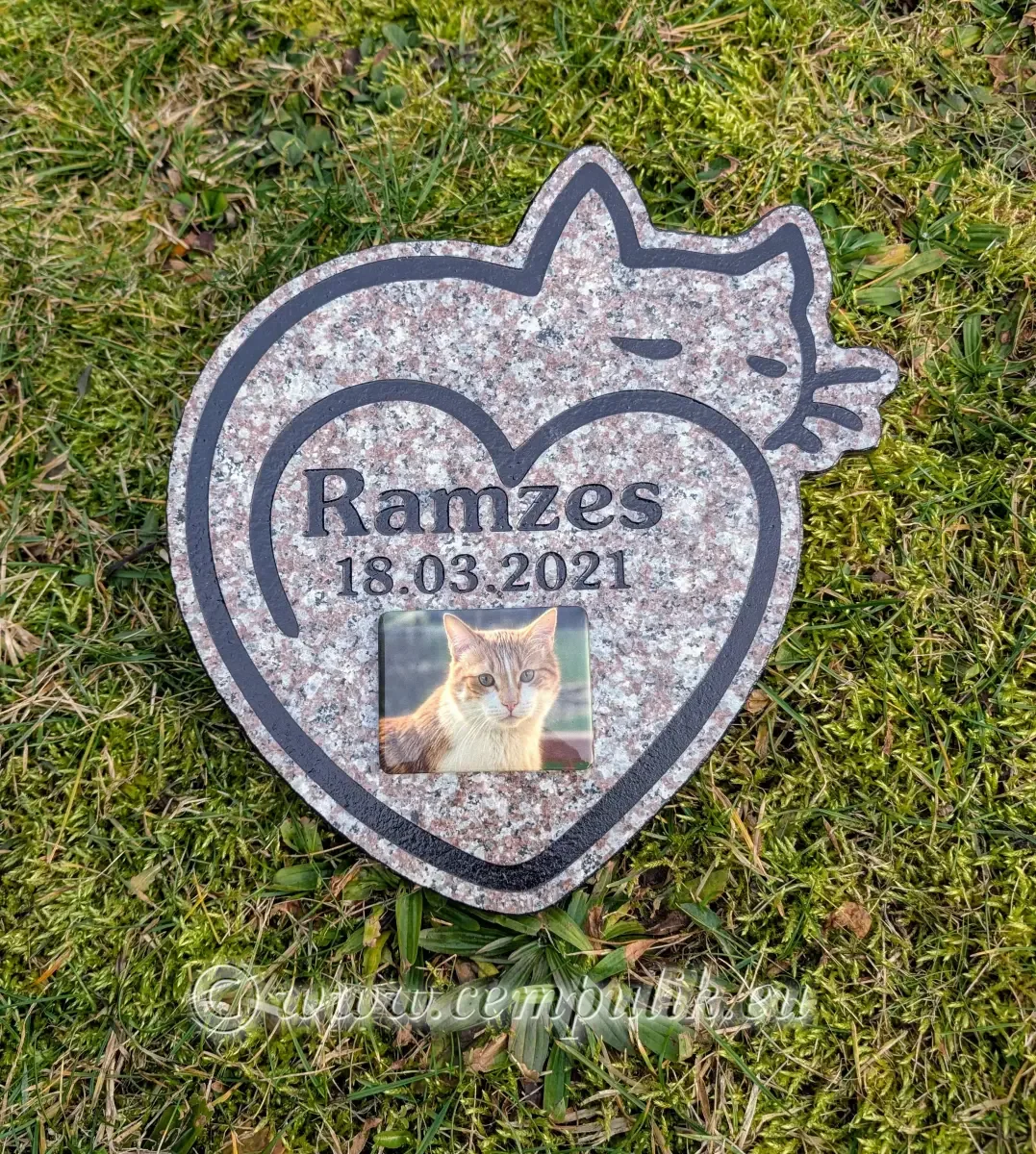 Herzförmiger Katzen-Grabstein aus Granit – Muster 3