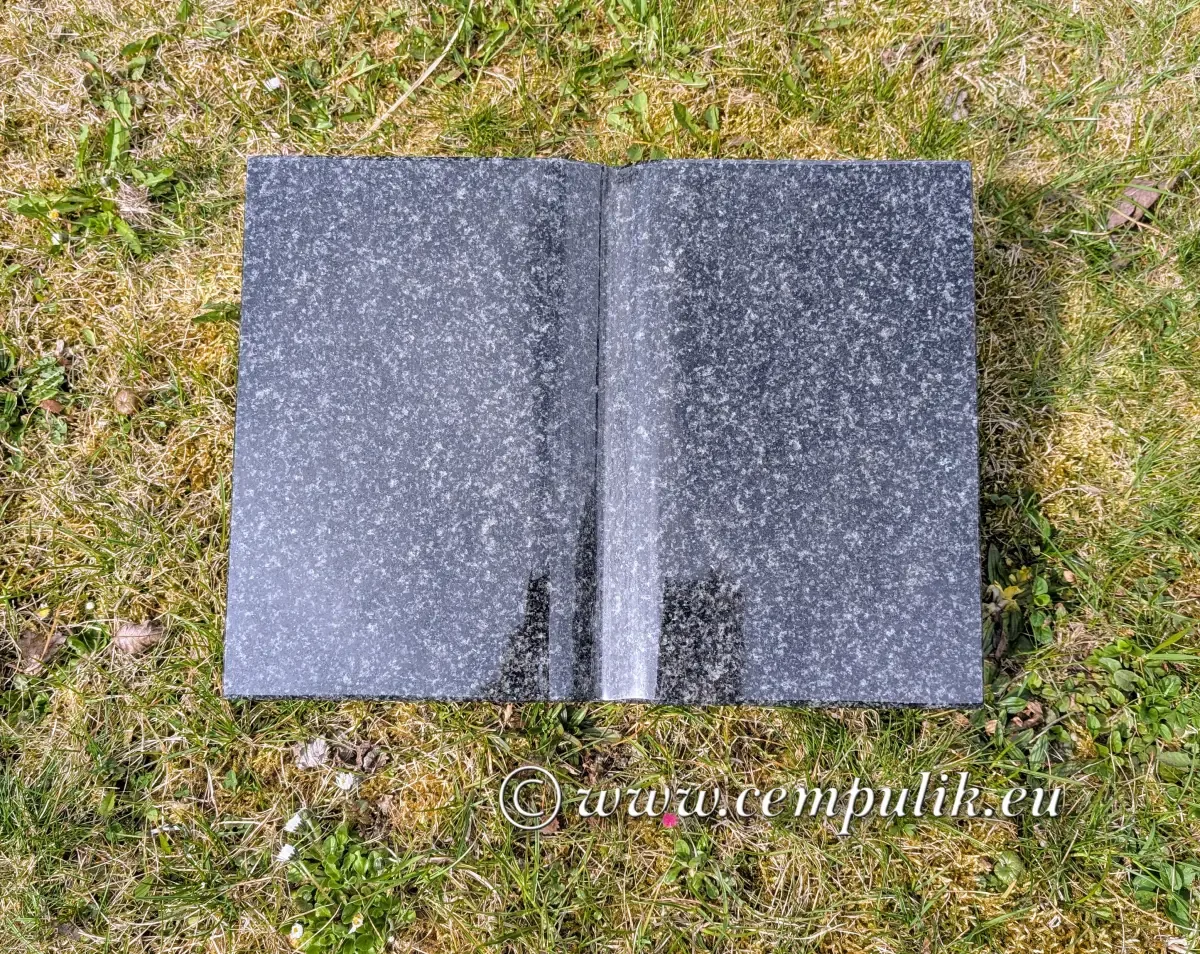 Książka granitowa nagrobna – ciemny granit, personalizowany napis