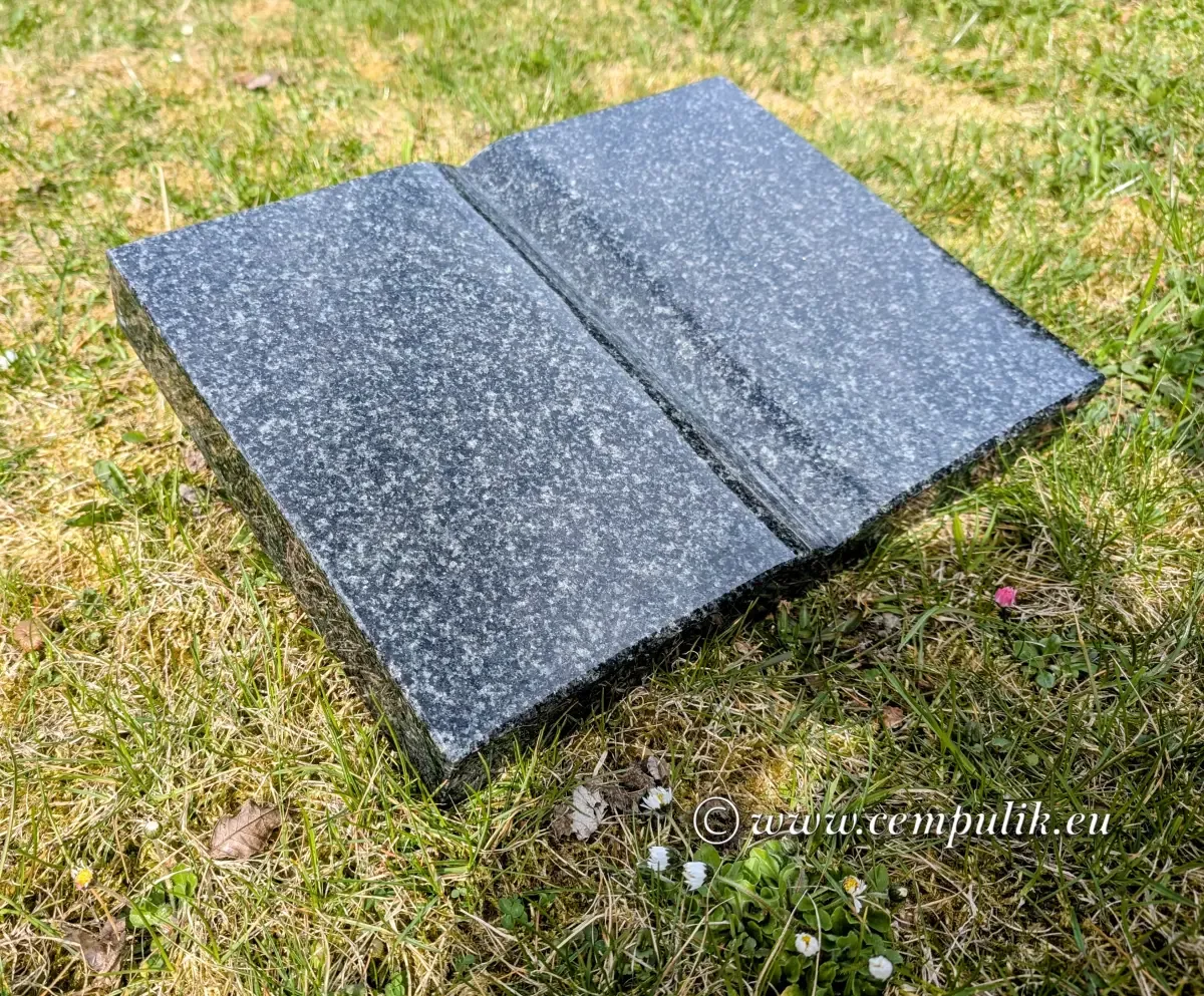 Książka granitowa nagrobna – ciemny granit, personalizowany napis