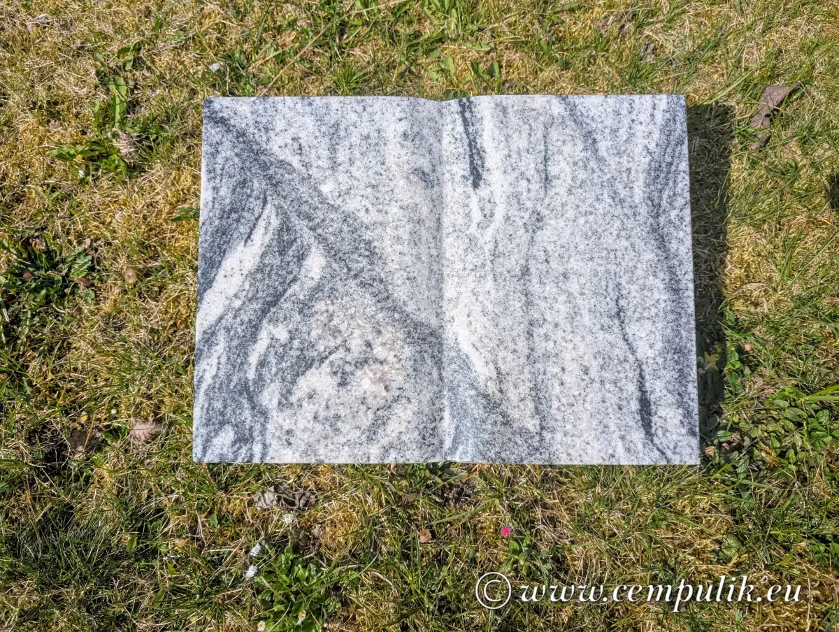 Grabsteinbuch aus Granit — Hellgrau mit Dunklen Adern