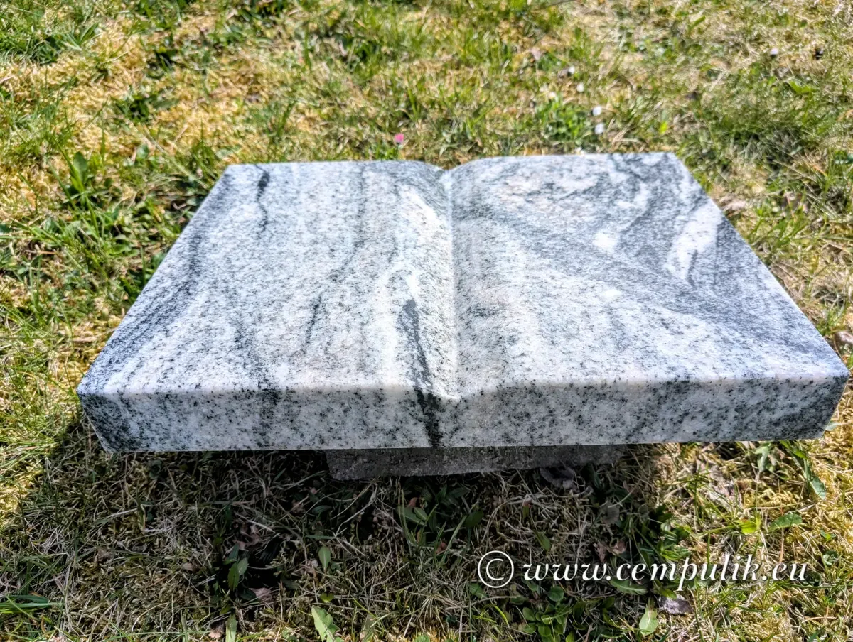 Grabsteinbuch aus Granit — Hellgrau mit Dunklen Adern