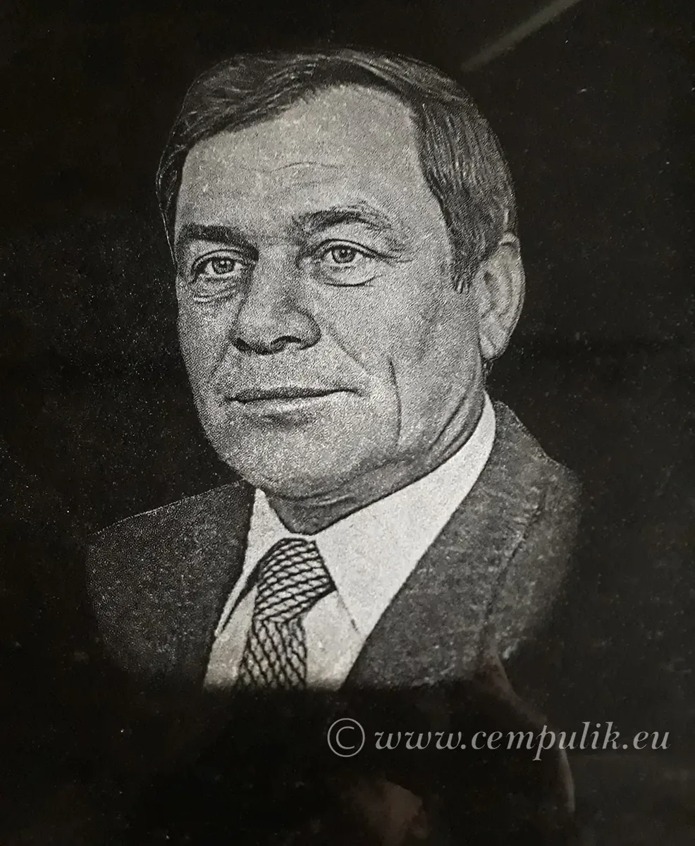 Usługa Grawerowania Portretu na materiale powierzonym (Różne Rozmiary)