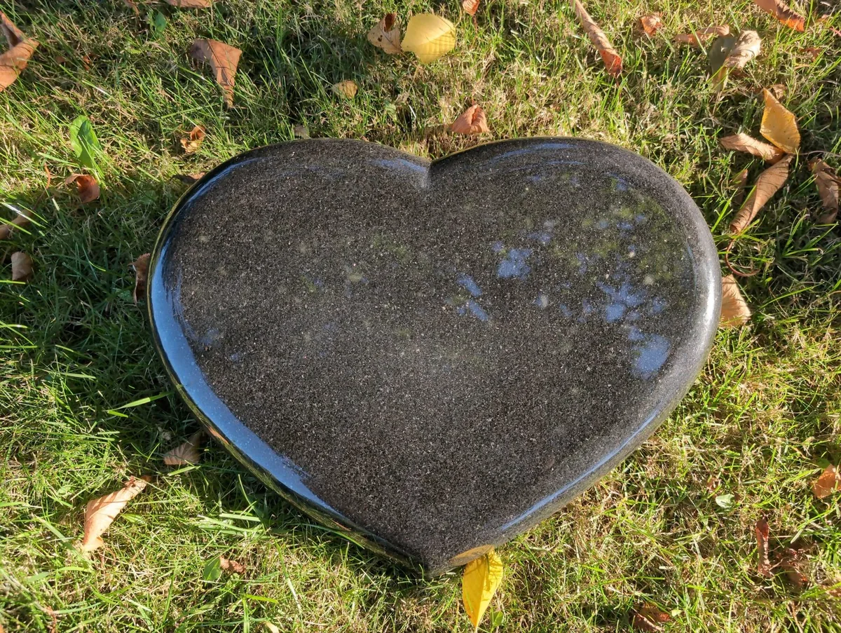 Large Granite Heart Memorial Plaque (40x30 cm) — Absolute Black
