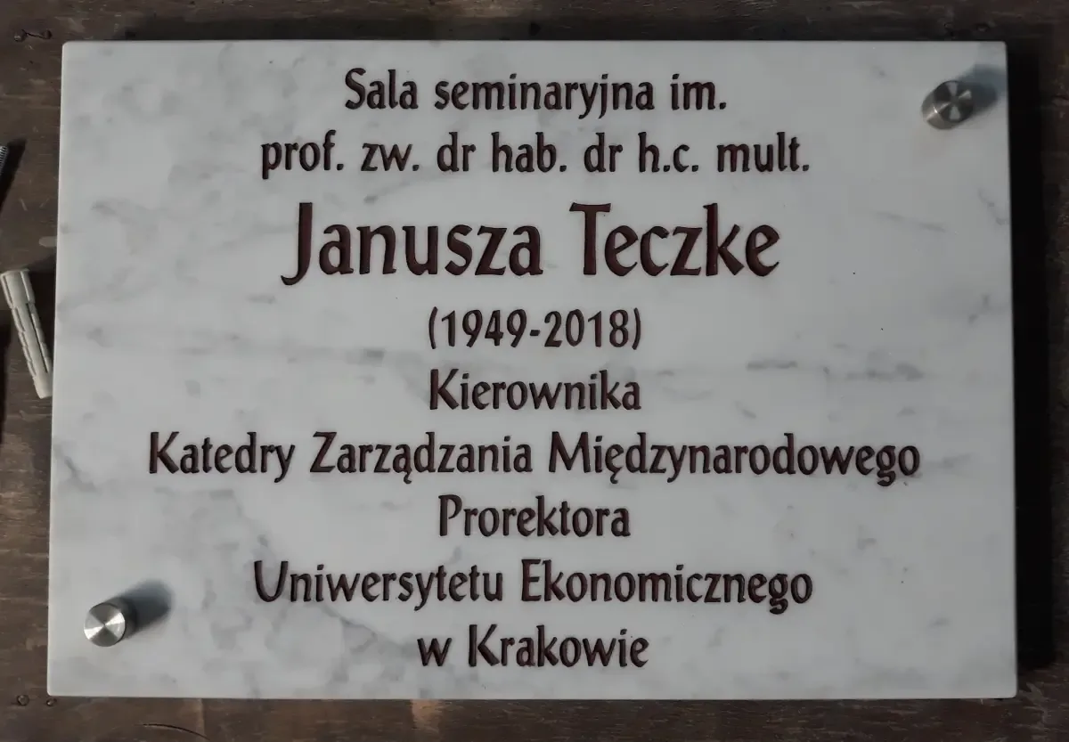 Tablica Pamiątkowa dla Szkoły podstawowej, średniej — Granitowa, Personalizowana