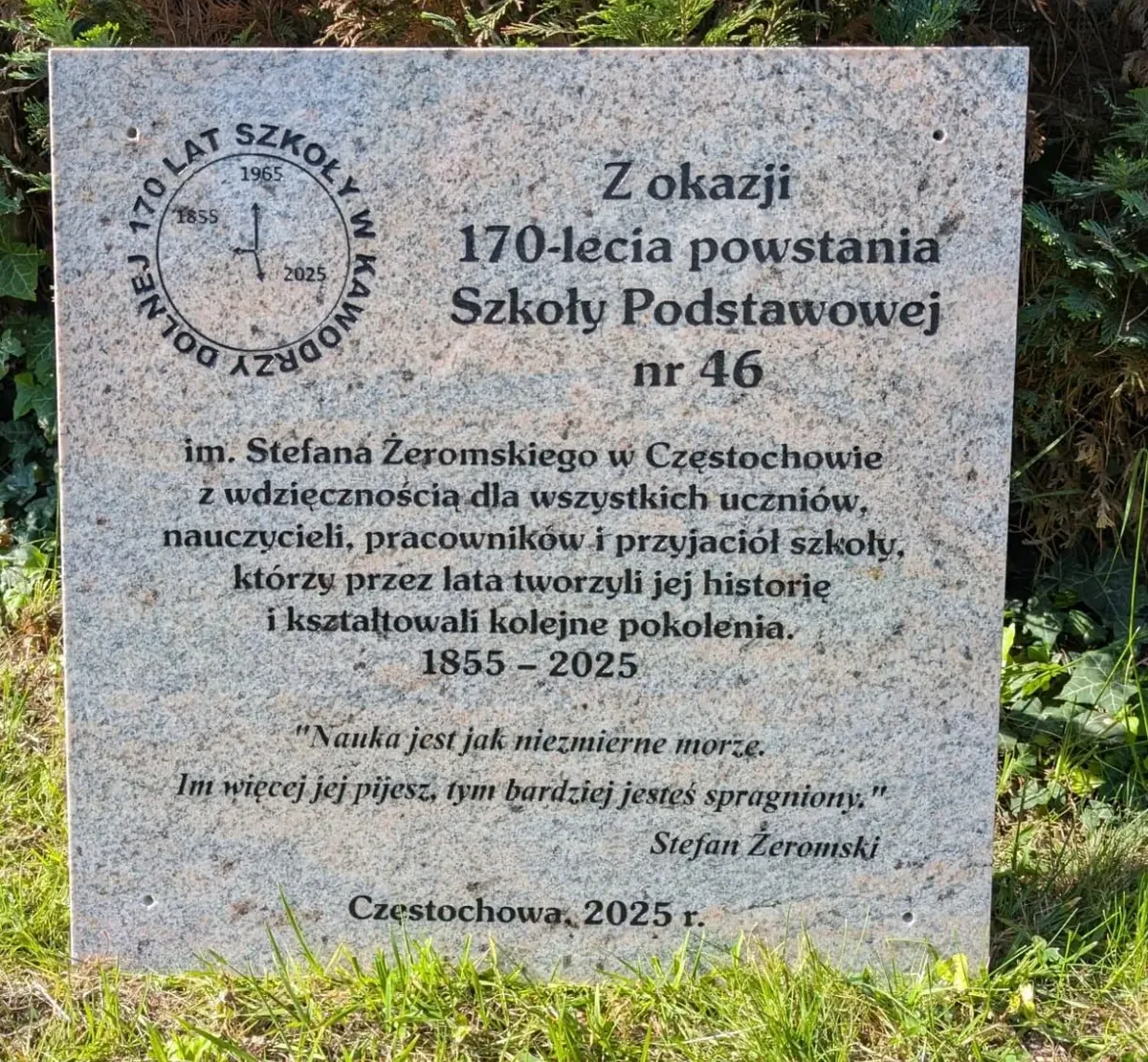 Tablica Pamiątkowa dla Szkoły podstawowej, średniej — Granitowa, Personalizowana