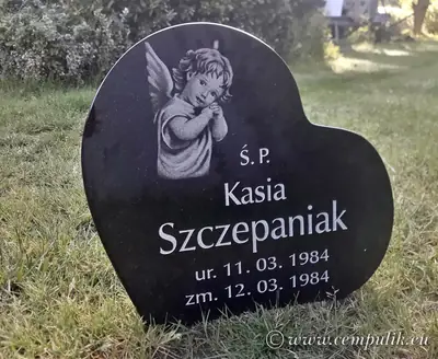 Serce z Granitu na Pomnik — Pochylone Serce z Grawerem (Model Moje Serce)