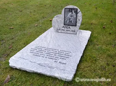 Large Pet Gravestone – Granite Heart with Base