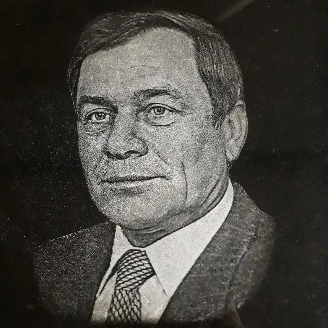 Portret Grawerowany na Granicie 18x24x1 cm – Mistrzowskie Wykonanie