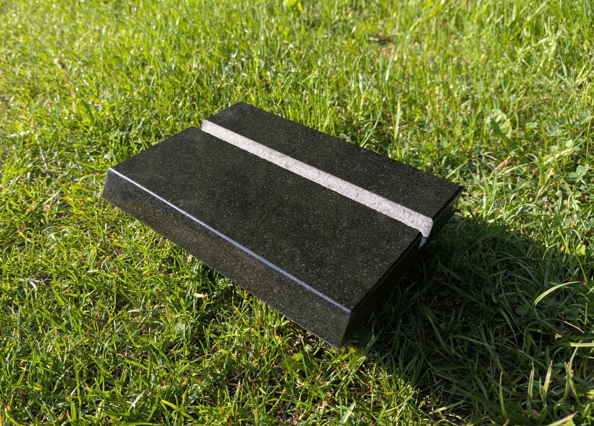 Granite Support Base with Slot — Stable Plaque Mounting - zdjęcie 1