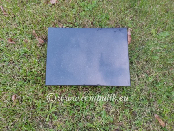 Płyta granitowa w kształcie poduszki - widok z góry