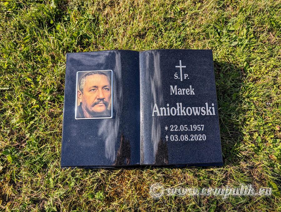 czarna kssiążka granitowa