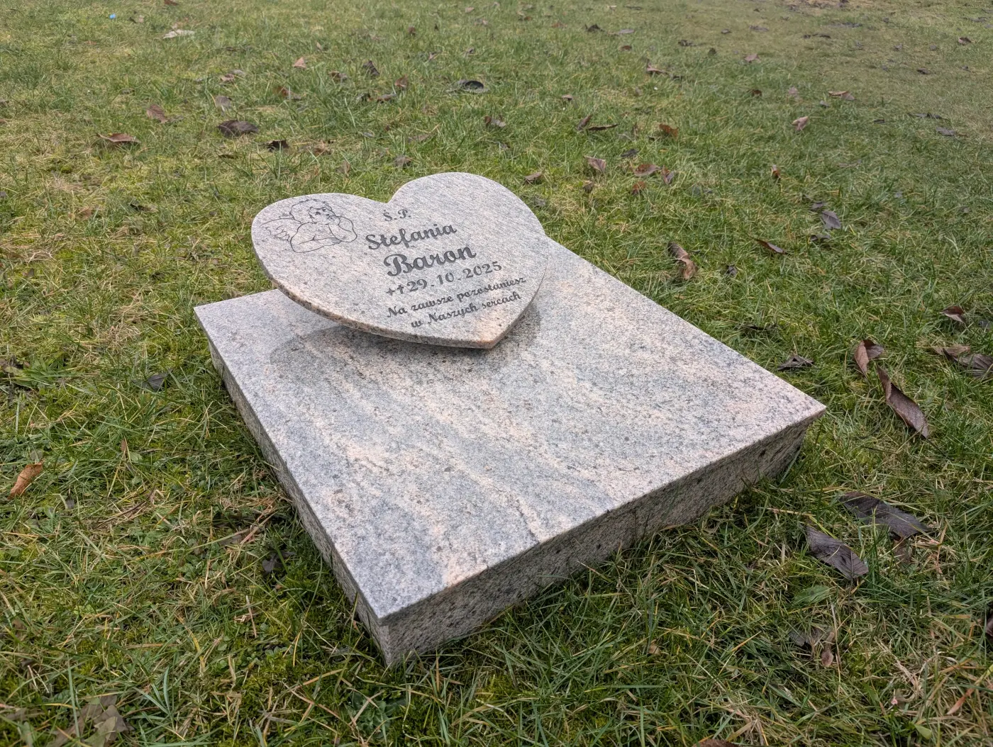 Elegancki mały Nagrobek urnowy kremowy