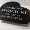 serce pochylone z napisem na pomnik
