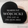 serce pochylone z napisem na pomnik