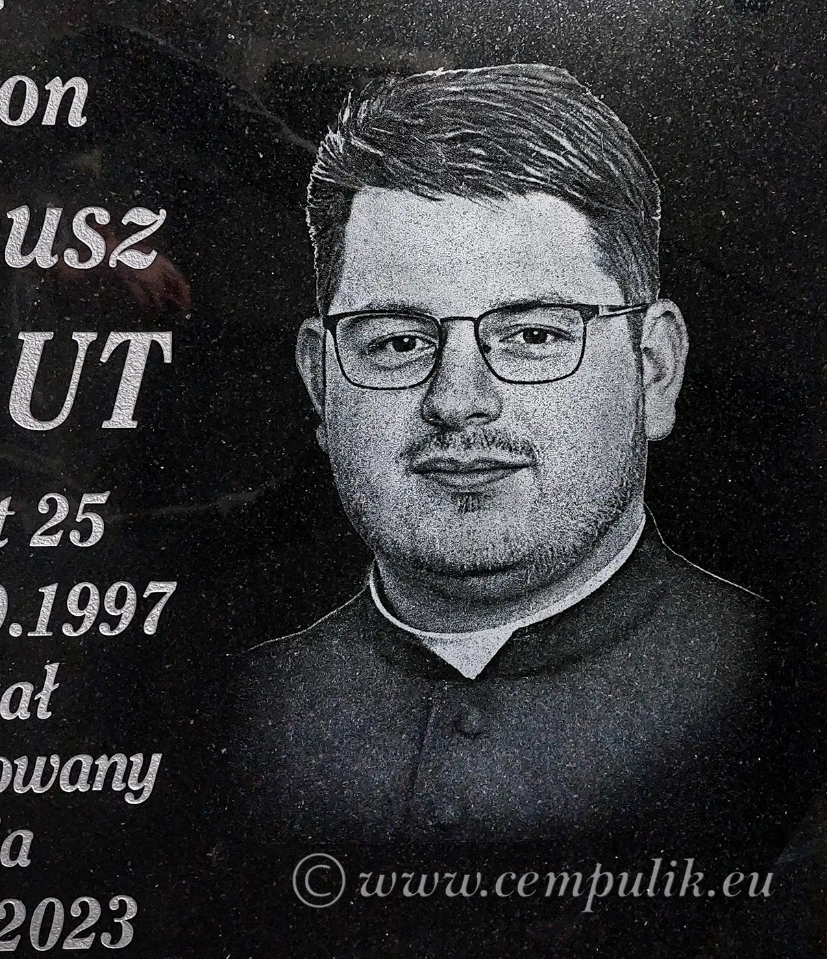 Usługa Grawerowania Portretu na materiale powierzonym (Różne Rozmiary) - zdjęcie 3