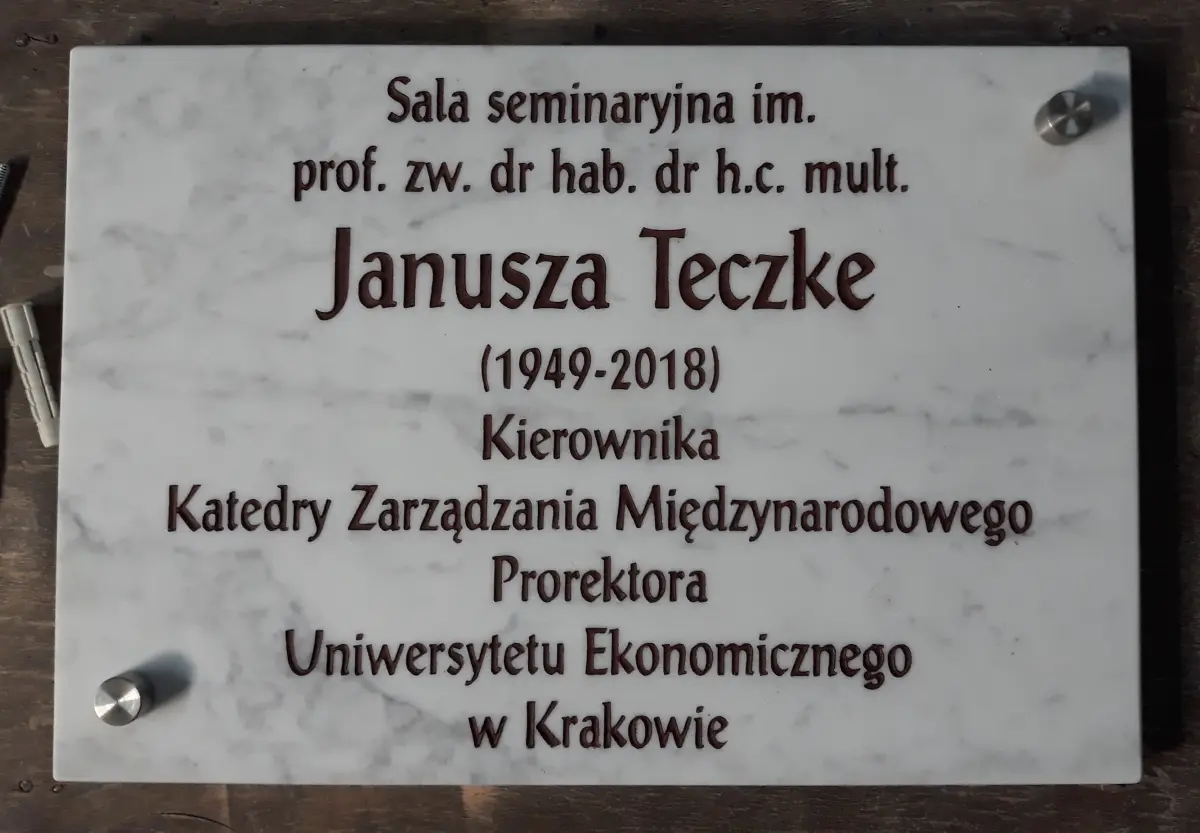 tablica pamiątkowa nadania imienia sali seminaryjnej w krakowie