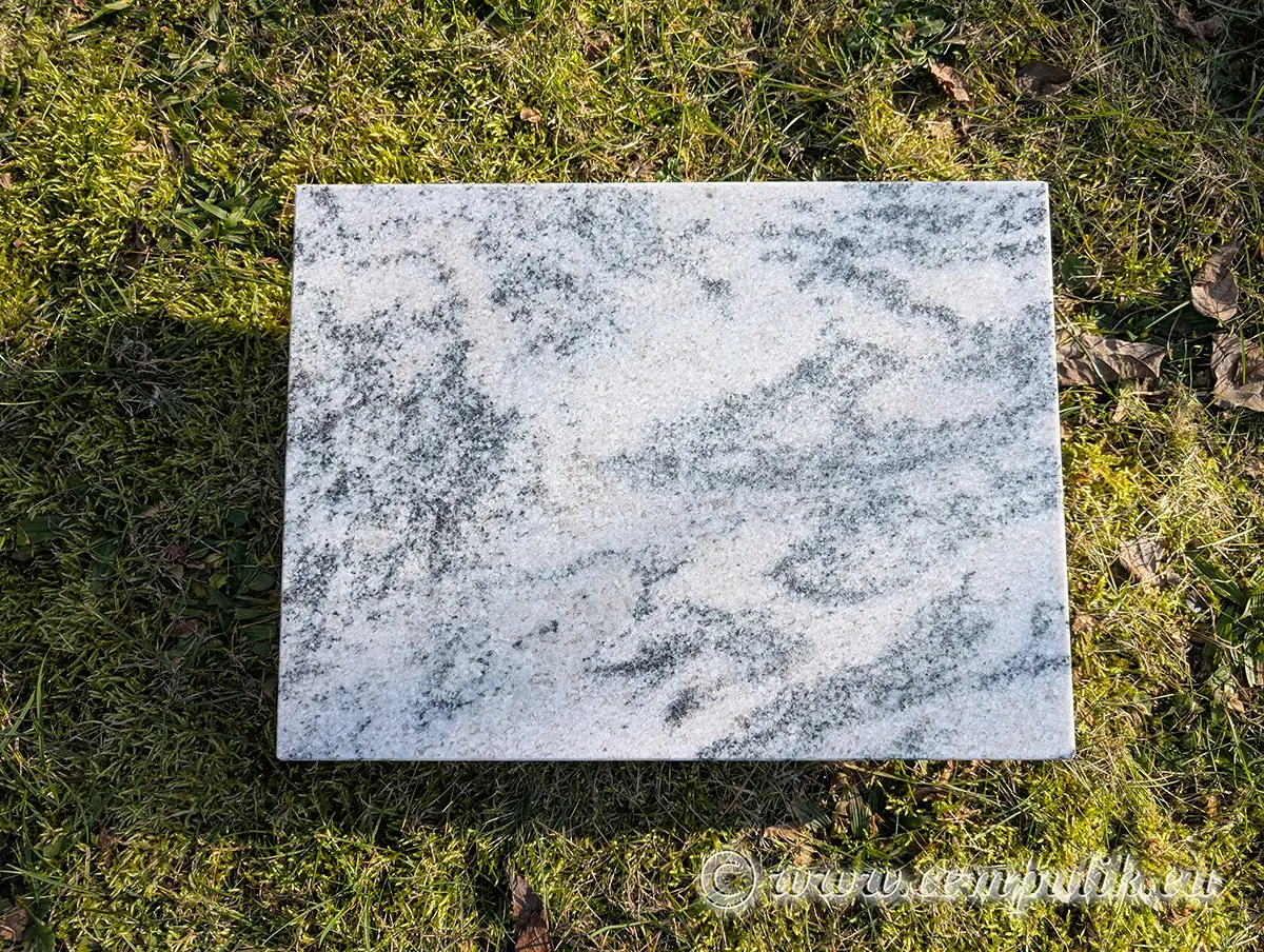 Poduszka Nagrobna — Jasnoszara z Ciemnymi Mazami 40x30 / 45x35 cm - zdjęcie 3